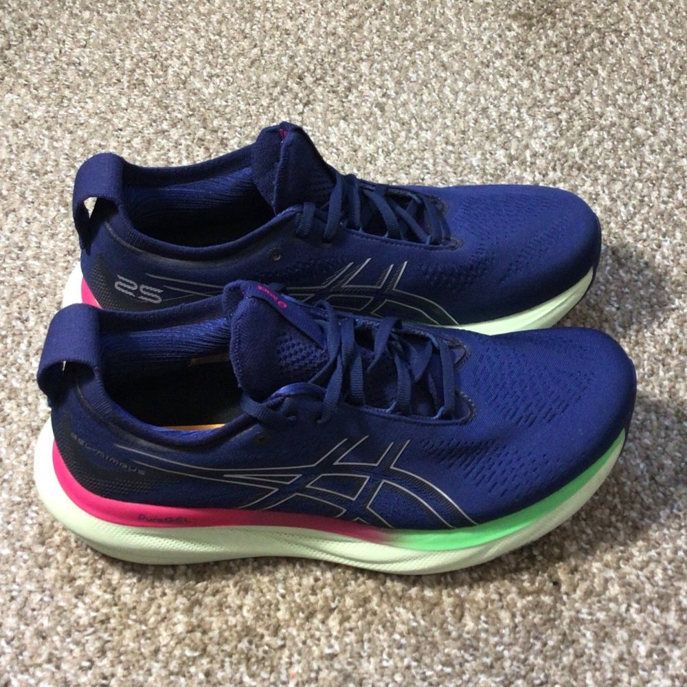 ASICS Gel-Nimbus 25 SIZE: 9.5B